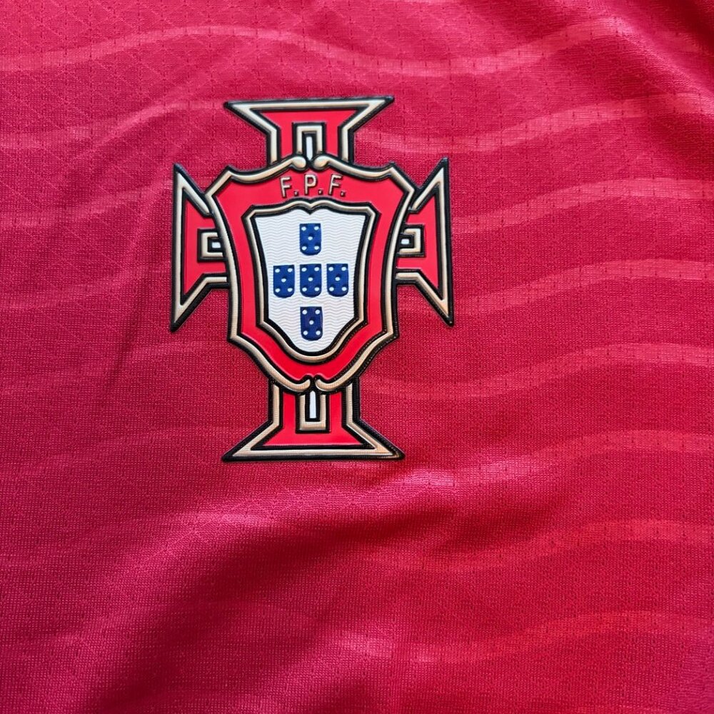 Portugal 2026 Red Soccer Jersey Ronaldo #7 Size L NEW - Picture 6 of 10